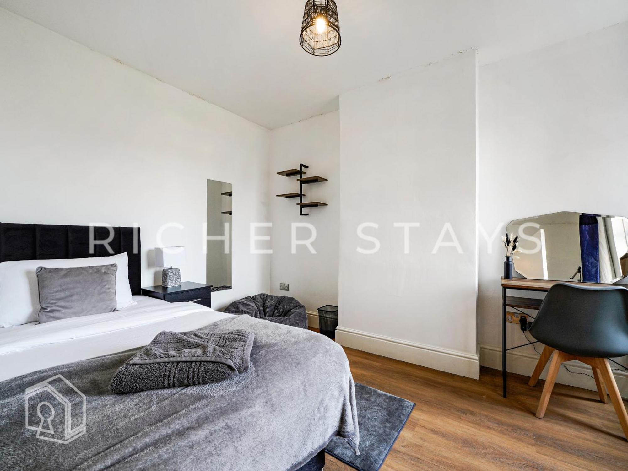 Watford Large 5Br Home - Contractors & Families Екстериор снимка