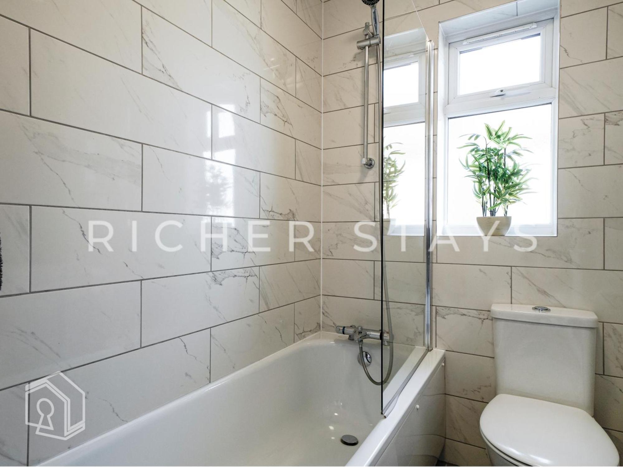 Watford Large 5Br Home - Contractors & Families Екстериор снимка
