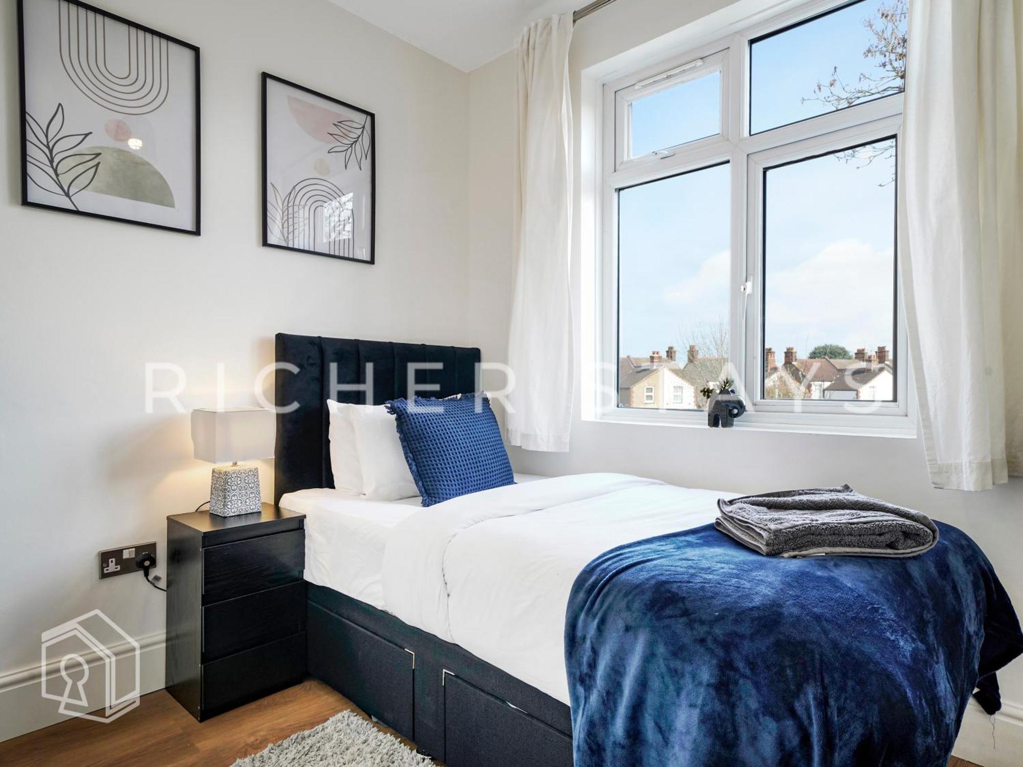 Watford Large 5Br Home - Contractors & Families Екстериор снимка